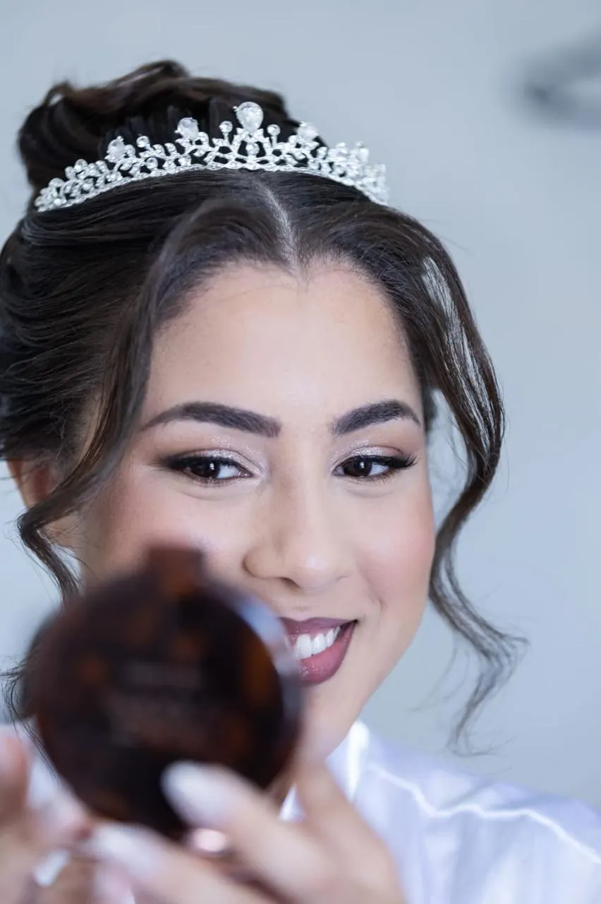 Maquiagem de noiva com tiara