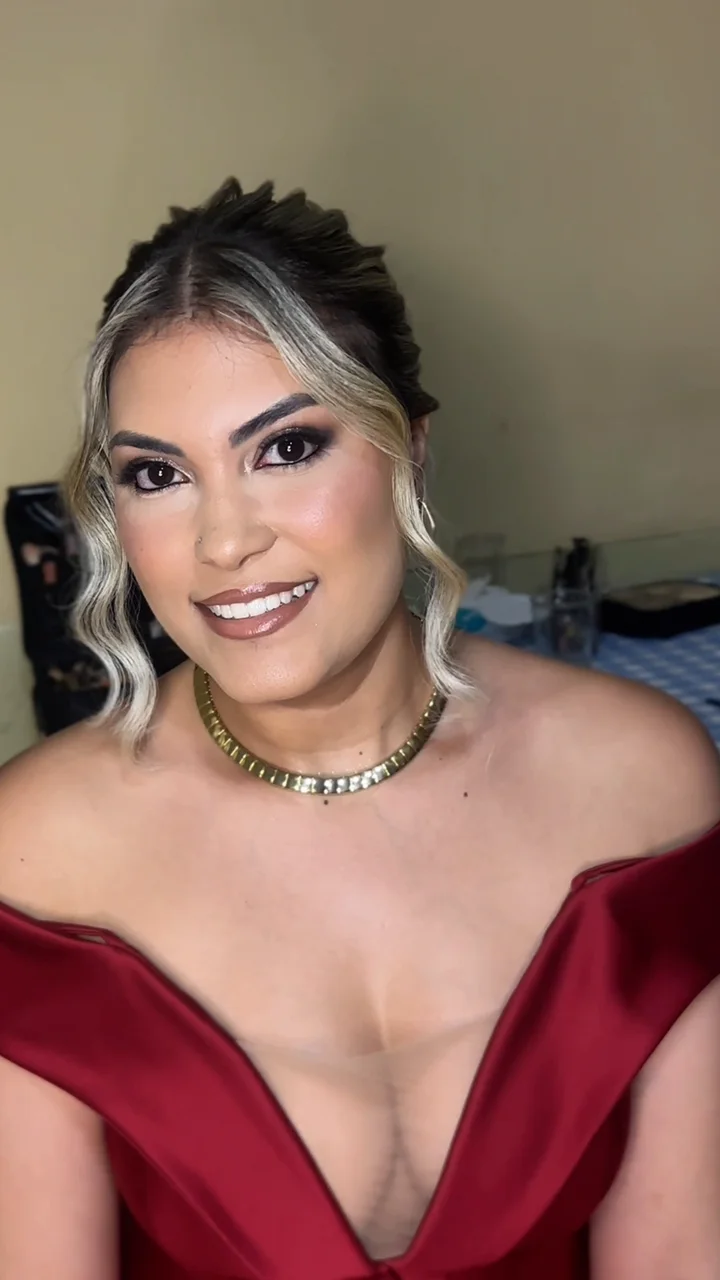 Vídeo: maquiagem com olhos marcados e pele iluminada